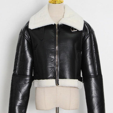 Sophisticated Color Block Jacket in Lambswool and Faux Leather: A Fusion of Elegance and Comfort