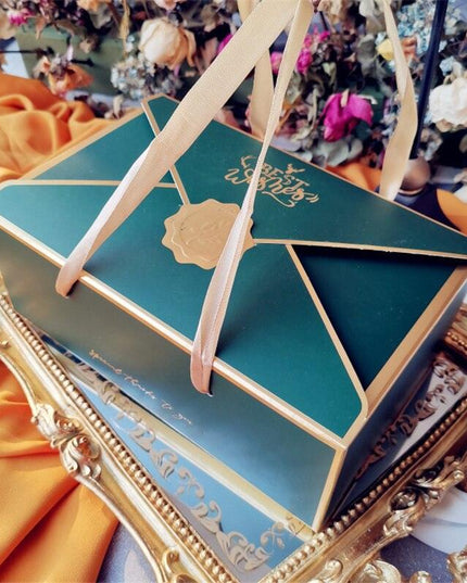 Chic Customizable Cake Box Set of 5 for Special Celebrations