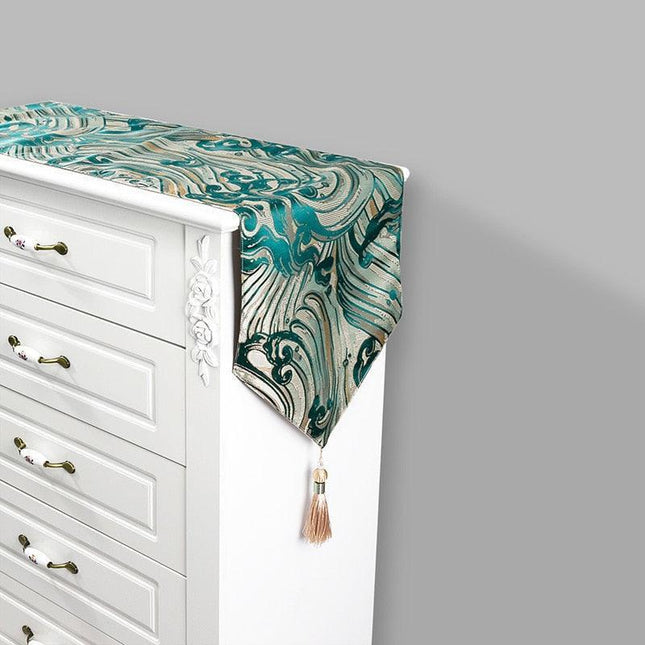 Elegant Green Tassel Table Runner for a Refined Dining Ambiance