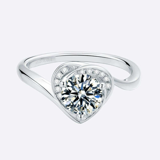 Heartfelt Elegance: Sustainable Lab-Grown Diamond Ring with Sparkling Accents