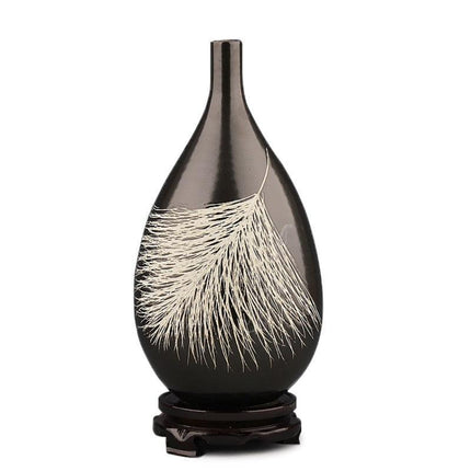 Heavenly Harmony Ceramic Vase with Ethereal Feather and Raindrop Details - Très Elite