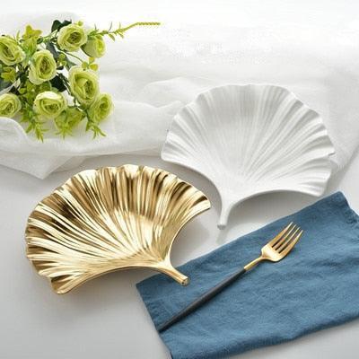 Leaf-Inspired Elegant Ceramic Plate Set for Sophisticated Dining and Home Accents