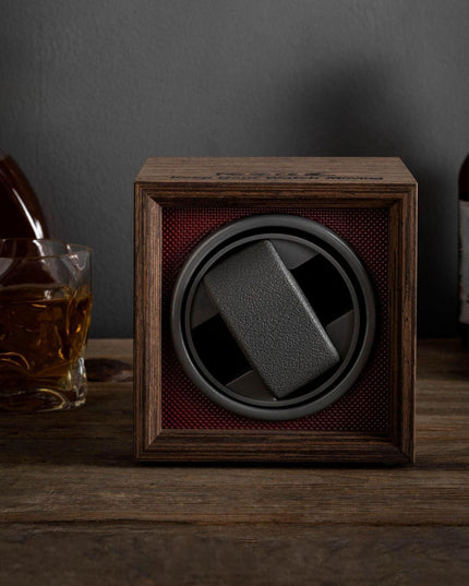 Elegant Wooden Watch Winder with Smart Technology for Optimal Timepiece Maintenance