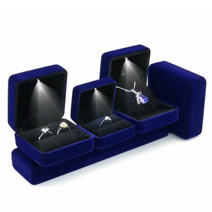 Illuminated Plush Jewelry Display Case with LED Lighting for Elegant Showcasing - Très Elite