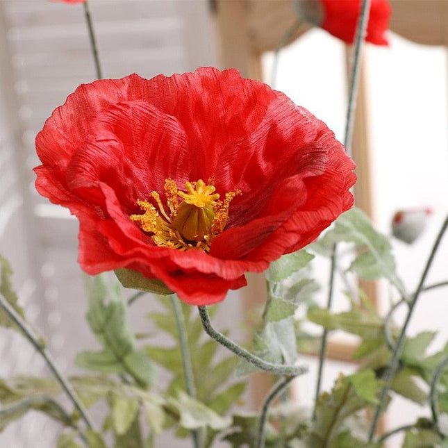 Lifelike Silk Poppy Bloom: Exquisite Floral Home Accent - Très Elite