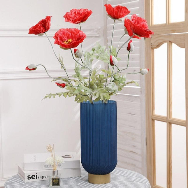 Lifelike Silk Poppy Bloom: Exquisite Floral Home Accent - Très Elite