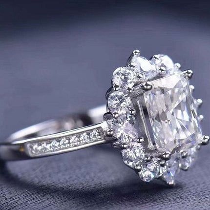 Luminous Luxury: 2 Carat Lab-Grown Diamond Sterling Silver Ring with Platinum Details - Très Elite