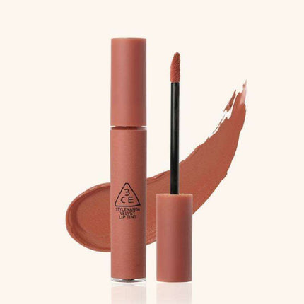 Luxe Velvet Lip Stain: Indulge in Comfort and Vivid Color Fusion.