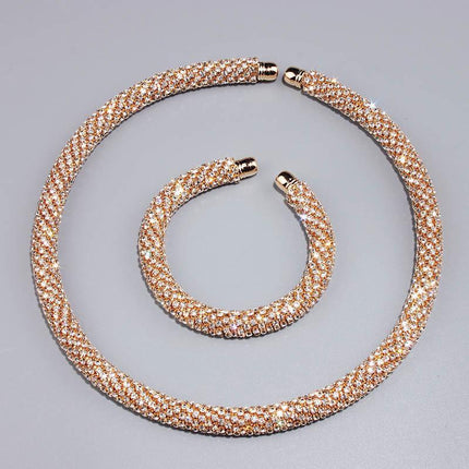 Luxurious Crystal Choker Necklace - Timeless Elegance for the Modern Woman - Très Elite