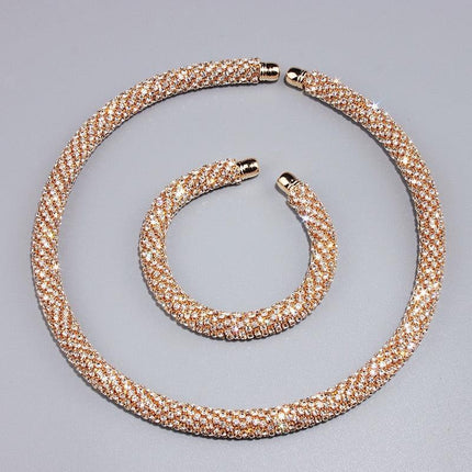 Luxurious Crystal Choker Necklace - Timeless Elegance for the Modern Woman - Très Elite