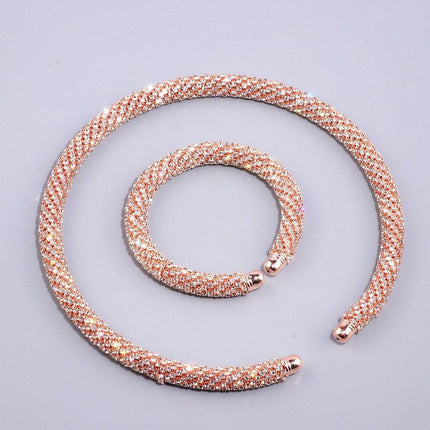 Luxurious Crystal Choker Necklace - Timeless Elegance for the Modern Woman - Très Elite