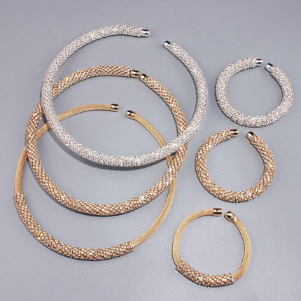 Luxurious Crystal Choker Necklace - Timeless Elegance for the Modern Woman - Très Elite