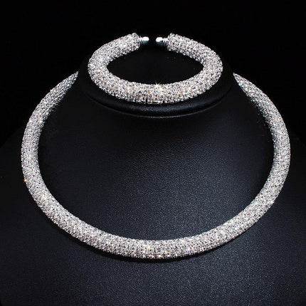 Luxurious Crystal Choker Necklace - Timeless Elegance for the Modern Woman - Très Elite