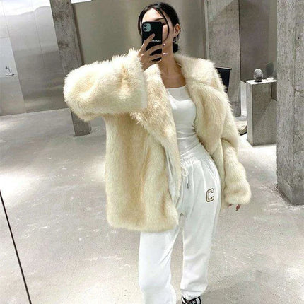 Luxurious Faux Fur Teddy Coat for Winter Chic - Essential Fashion Statement for Modern Women - Très Elite