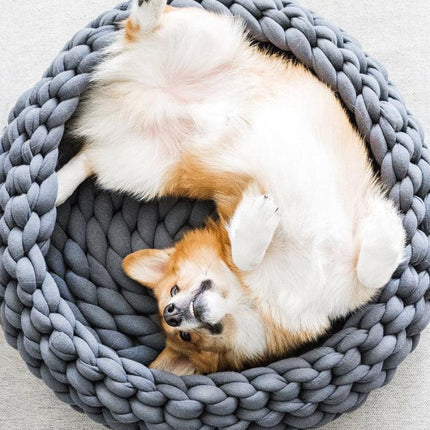 Luxurious Hand-Woven Wool Pet Bed for Supreme Comfort and Elegance - Très Elite