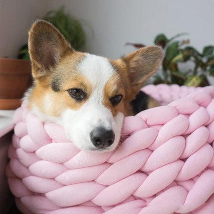 Luxurious Hand-Woven Wool Pet Bed for Supreme Comfort and Elegance - Très Elite