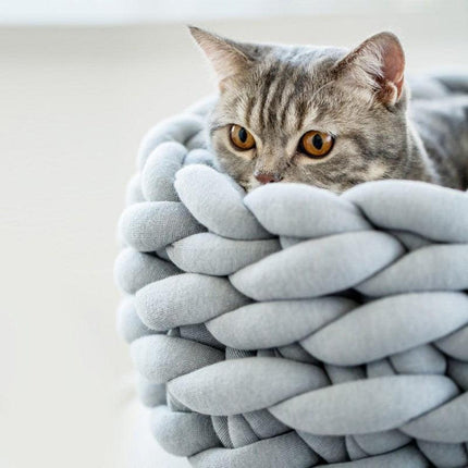 Luxurious Hand-Woven Wool Pet Bed for Supreme Comfort and Elegance - Très Elite