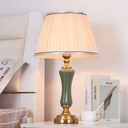 Modern Elegance Table Lamp with Soft Fabric Shade - Transform Your Living Space - Très Elite