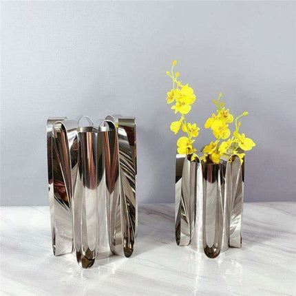 Modern Silver Blossom Vase: Elegant Scandinavian Home Decor - Très Elite