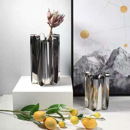 Modern Silver Blossom Vase: Elegant Scandinavian Home Decor - Très Elite