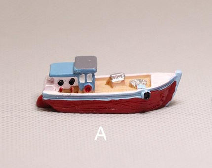 Nautical Charm: Exquisite Handcrafted Sailboat Sculpture - Très Elite