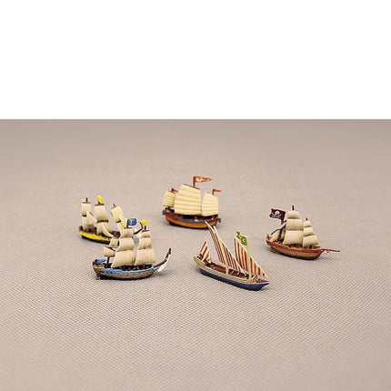 Nautical Charm: Exquisite Handcrafted Sailboat Sculpture - Très Elite