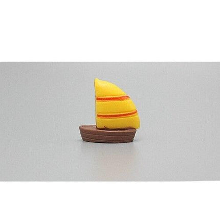 Nautical Charm: Exquisite Handcrafted Sailboat Sculpture - Très Elite