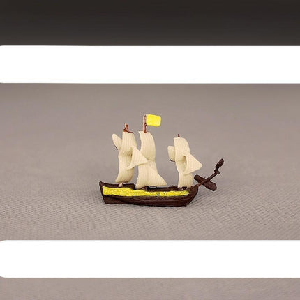 Nautical Charm: Exquisite Handcrafted Sailboat Sculpture - Très Elite