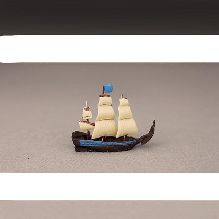 Nautical Charm: Exquisite Handcrafted Sailboat Sculpture - Très Elite