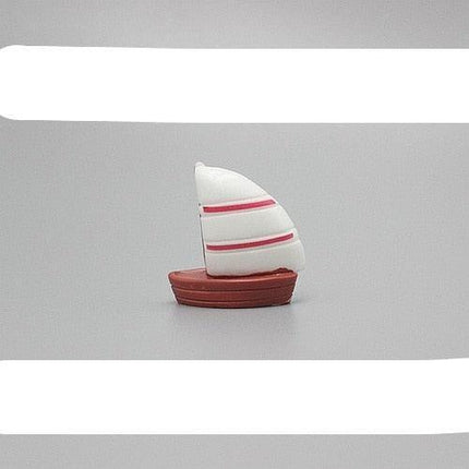 Nautical Charm: Exquisite Handcrafted Sailboat Sculpture - Très Elite
