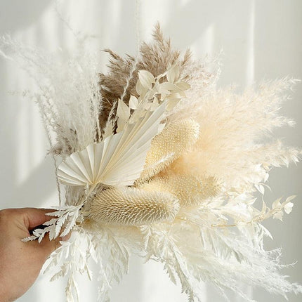 Nordic Chic Pampas Dried Flower Bouquet: Timeless Home Decor for Any Celebration - Très Elite