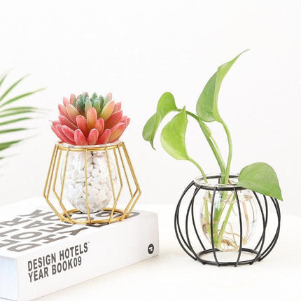 Nordic Elegance Handblown Glass Vase - Chic Decor Accent - Très Elite