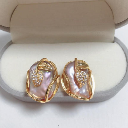 Opulent 18K Gold Baroque Pearl Jewelry Collection: A Touch of Timeless Elegance - Très Elite