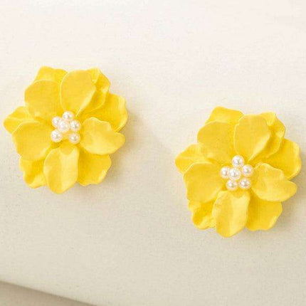 Pearl-Adorned White Camellia Earrings for a Touch of Elegance