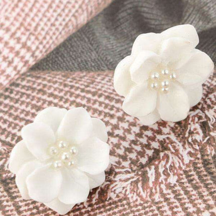 Pearl-Adorned White Camellia Earrings for a Touch of Elegance
