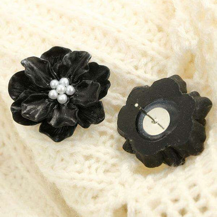 Pearl-Adorned White Camellia Earrings for a Touch of Elegance