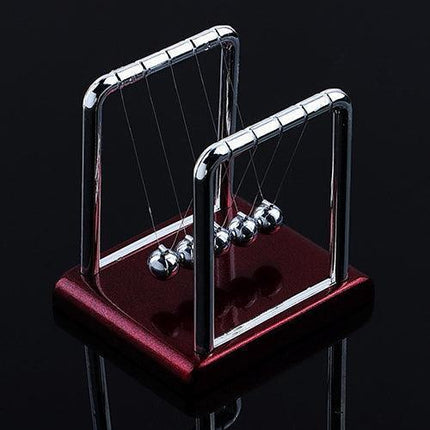 Pendulum Physics Desk Sculpture - A Stunning Display of Motion - Très Elite