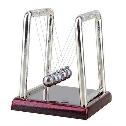Pendulum Physics Desk Sculpture - A Stunning Display of Motion - Très Elite