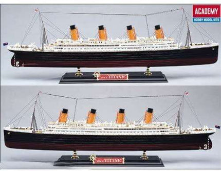 R.M.S. Titanic 1/400 Scale Deluxe Model Kit with Engraved Display Base - Très Elite