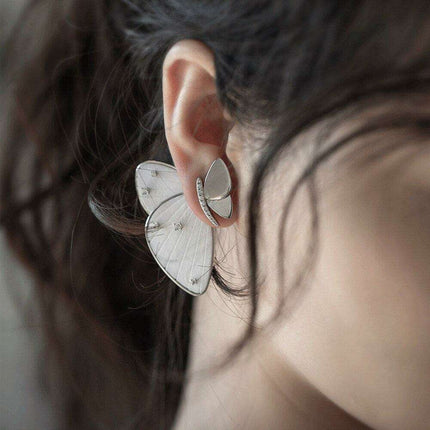 Radiant Butterfly Zircon Studs - Elegant 925 Sterling Silver Earrings for a Dazzling Finish - Très Elite