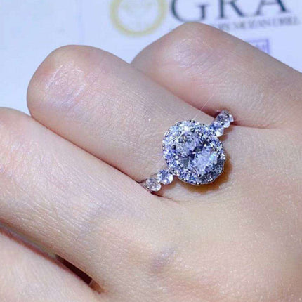 Radiant Halo 1 Carat Lab-Diamond Sterling Silver Ring - A Classic Touch of Luxury - Très Elite