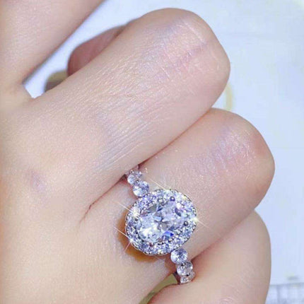 Radiant Halo 1 Carat Lab-Diamond Sterling Silver Ring - A Classic Touch of Luxury - Très Elite
