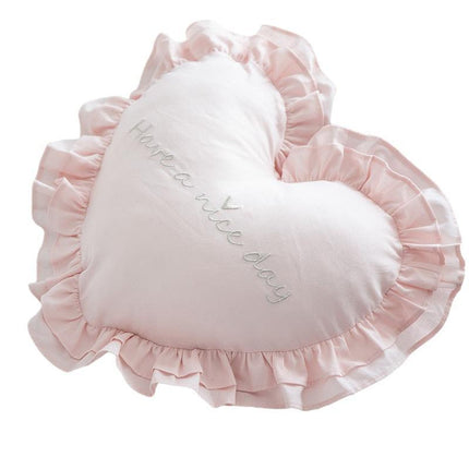 Romantic Heart Ruffle Cotton Pillow - Elegant Accent Cushion for Home Decor - Très Elite