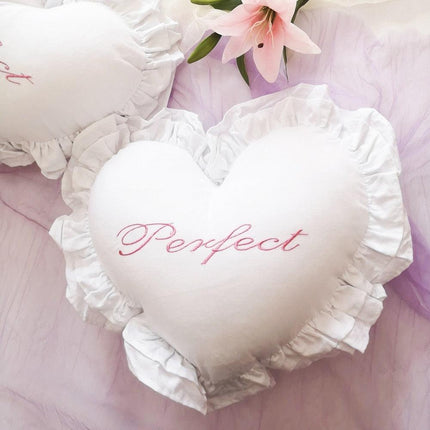 Romantic Heart Ruffle Cotton Pillow - Elegant Accent Cushion for Home Decor - Très Elite