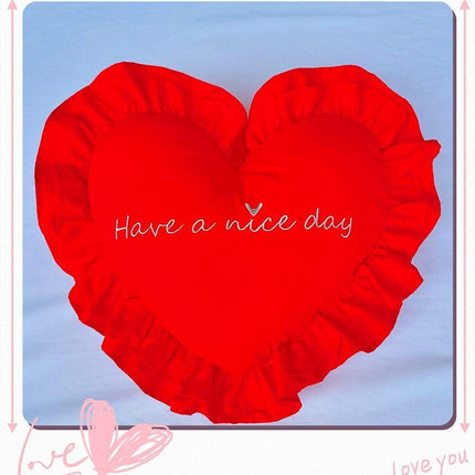 Romantic Heart Ruffle Cotton Pillow - Elegant Accent Cushion for Home Decor - Très Elite