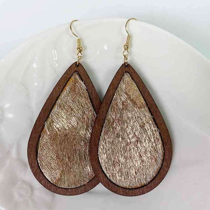 Rustic Elegance Cowhide Leather and Wood Teardrop Earrings - Bold Western-Inspired Statement Accessories - Très Elite