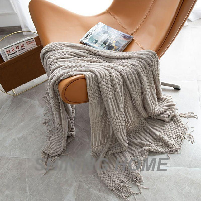 Chic Nordic Knitted Throw Blanket with Stylish Tassels - Essential Cozy Piece for Elegant Interiors