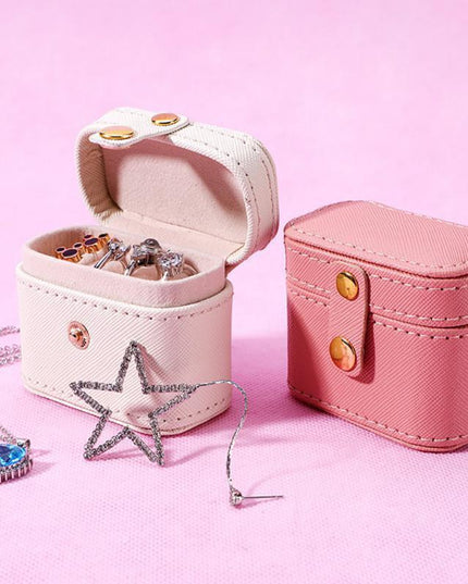 Elegant Compact Leather Jewelry Case with Soft Flannel Interior