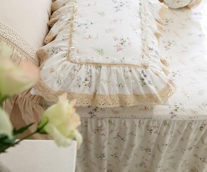 Luxurious European Lace Ruffle Pillowcase - Classic White Elegance