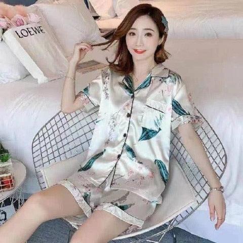 Sleek Leopard Pattern Cozy Lounge Ensemble: Stylish Comfort for Today’s Woman